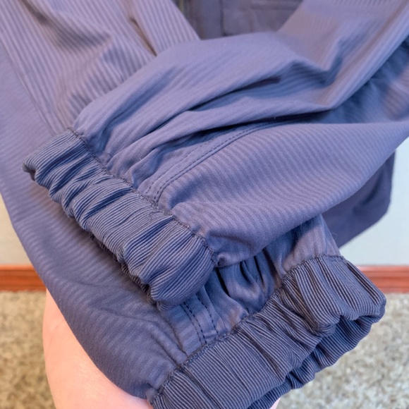 Lululemon - Size 10 Yogi Anorak Rain Jacket Layered with Hood - Blue - Picture 4 of 6